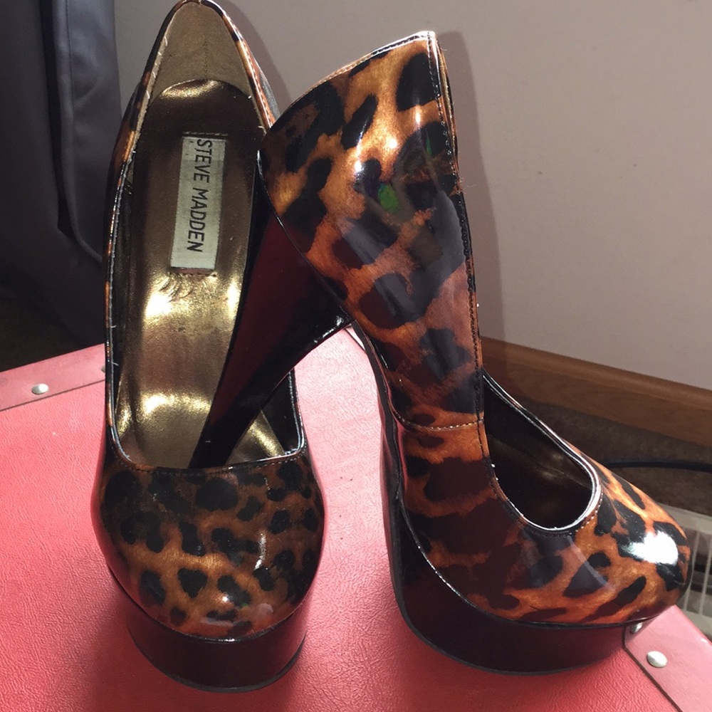 Steve Madden cheetah patent pump.